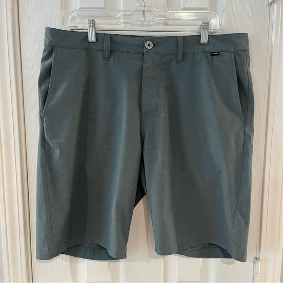 Travis Mathew Men’s Procced With Caution Golf/Casual Shorts  Size 36 - Picture 1 of 9